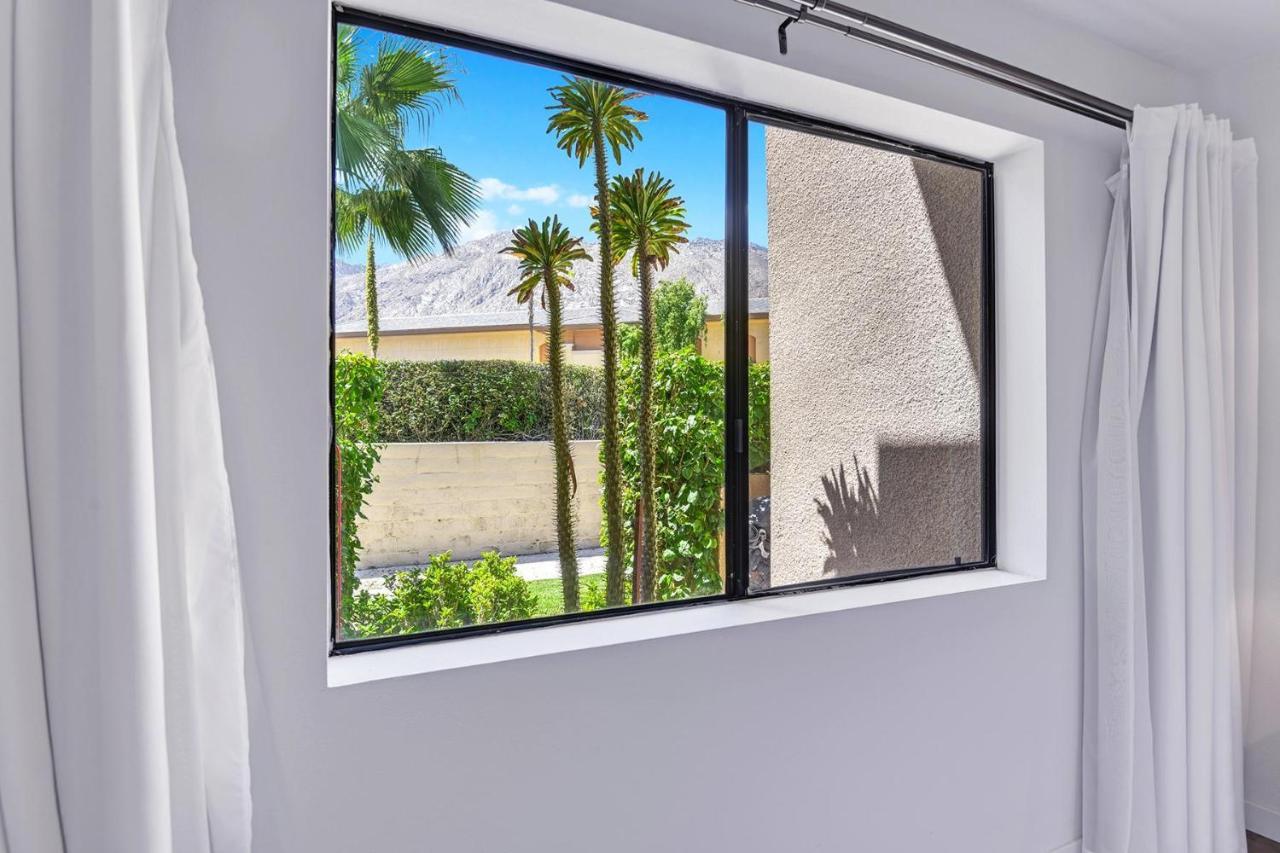 Modern Plaza Villas Oasis Palm Springs Exterior photo